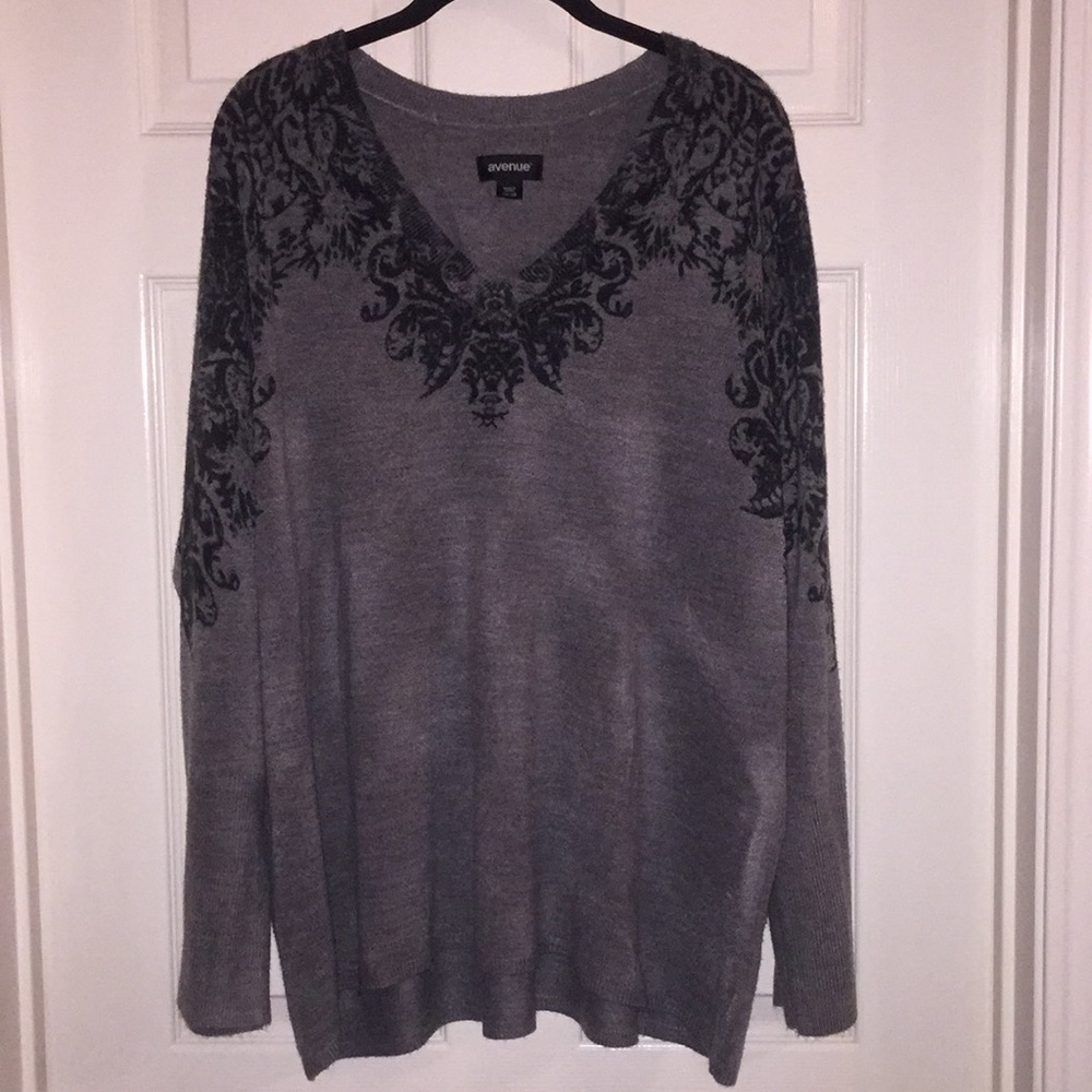 🐝 Avenue Brand. Grey and Black Sweater